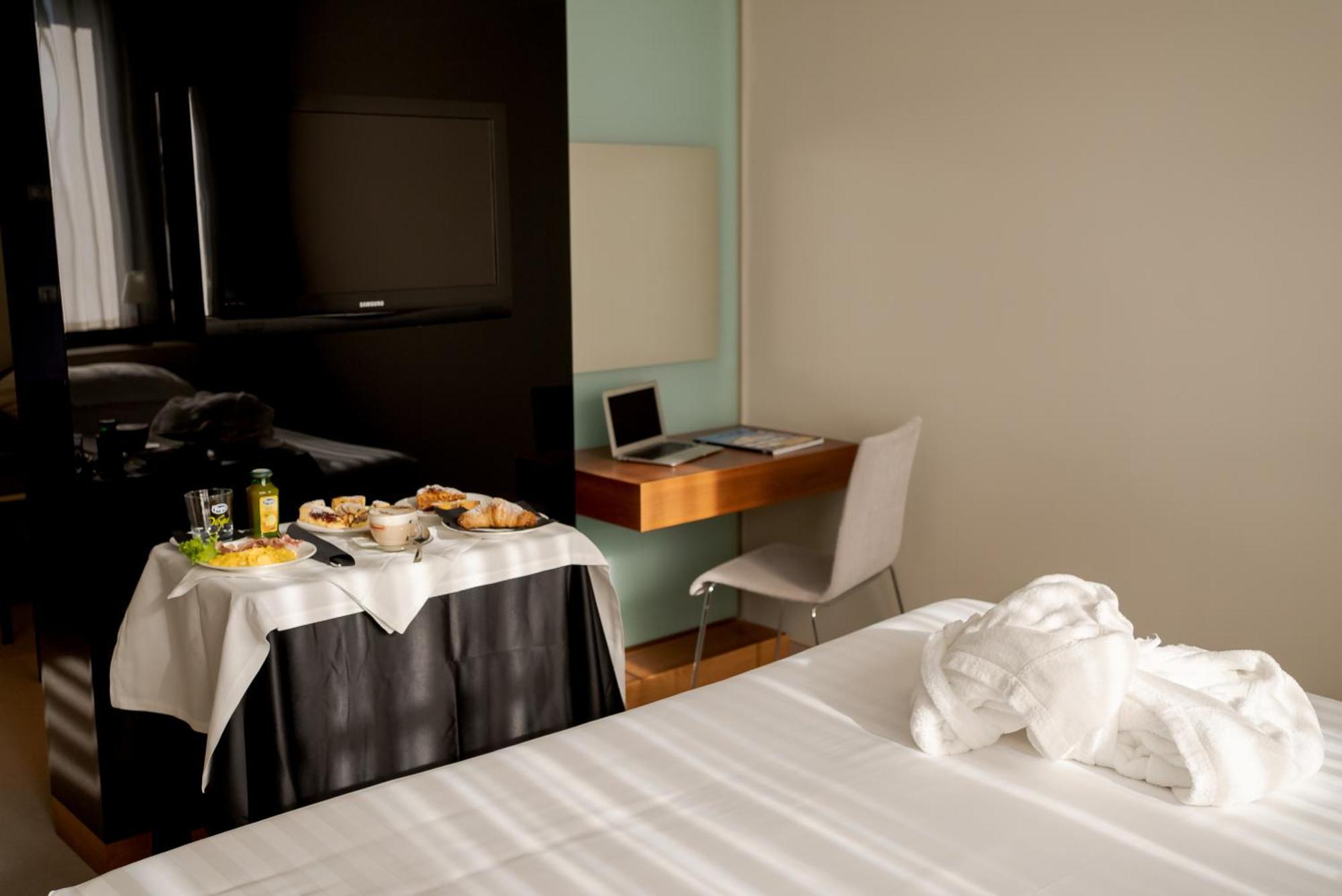 Cosmopolitan Hotel Чивитанова-Марке Номер фото